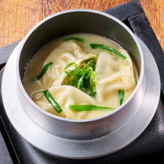 Cooked in a pot! Steamed dumplings