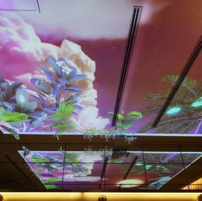 The projection mapping that spreads all over the ceiling is a masterpiece!