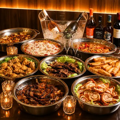 我們的私人派對課程採用自助餐形式，您可以盡情享用美食和飲料！