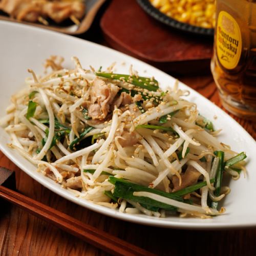 Stir-fried pork and bean sprouts