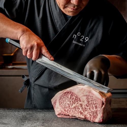 シェフズテーブルにてコース料理をご提供