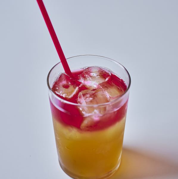 気分や季節に合わせて楽しめる、特級茶葉入りのティーメニュー