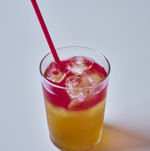 気分や季節に合わせて楽しめる、特級茶葉入りのティーメニュー