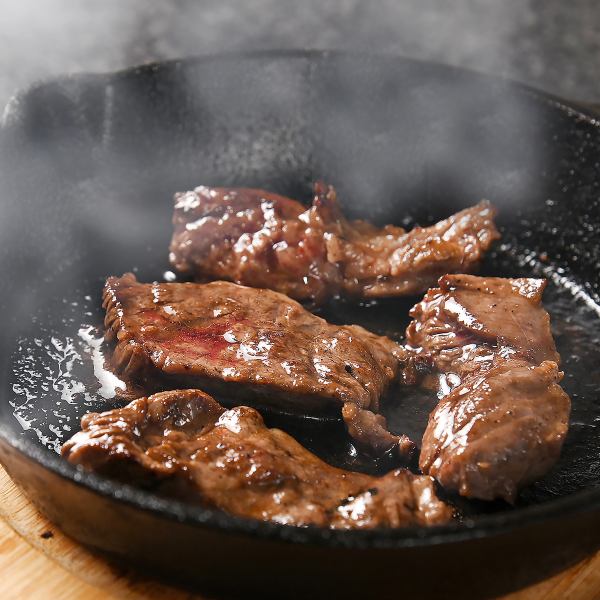 旨みが詰まった鉄板焼きメニュー：200円(税込)～