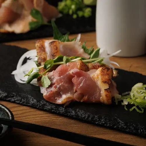 多彩な鶏料理。厳選して仕入れた地鶏を心ゆくまで堪能