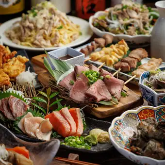 3時間飲み放題付＜全10品＞6000円(税込)｜鶏・馬・魚の刺身盛りと和牛で彩る豪華な宴