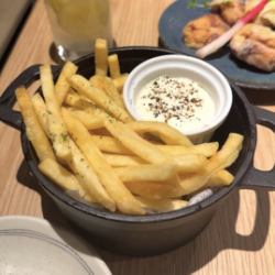 フライドポテト サワークリーム添え