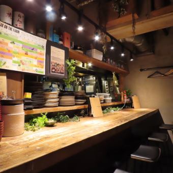 臨場感あるカウンター席