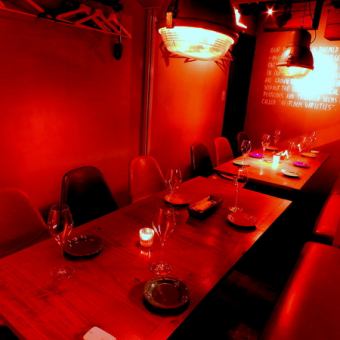 【どんなシーンにも！】総席数は54席！貸切、大人数、女子会、20名～30名、個室(4名～16名)などさまざまなシーンでのご利用頂けます。広々としたお洒落な雰囲気の店内で、宴会、女子会、二次会、パーティーなど様々なシーンにオススメです。また、貸切も可能ですので、詳細などお気軽にご相談くださいませ。