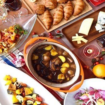 Lunchはビッフェスタイルで多数の料理を提供