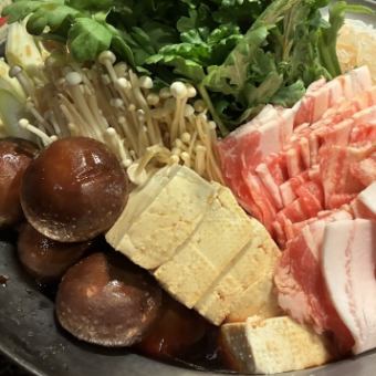 【もち豚すき鍋】すき焼き鍋付き7品2時間[2時間飲放付き]5500円（税込）