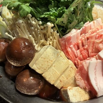 【もち豚すき鍋】すき焼き鍋付き7品2時間[2時間飲放付き]5500円（税込）