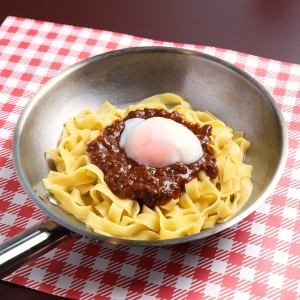 ボロネーゼ 温泉卵乗せ:フェットチーネ