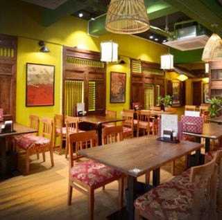 There are six tables that seat four people.The seats are spaced far apart so you can enjoy your meal without worrying about those around you.