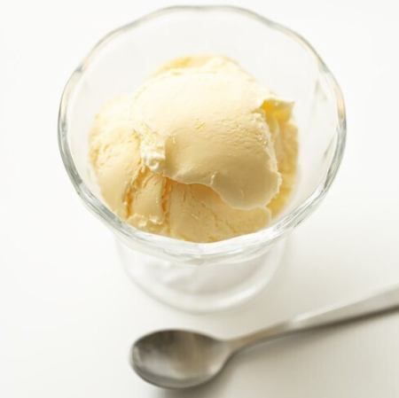 アイスクリーム（チョコ、バニラ） ※写真はバニラです。