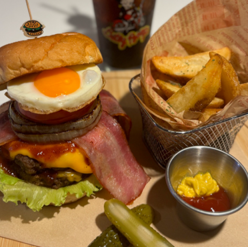 【満足】具材を贅沢に重ねた♪ Bettyオリジナルダブルチーズバーガー ポテト・ドリンクセット 2000円(税込)