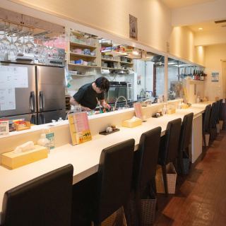 おひとり様でも気軽に♪カウンター席