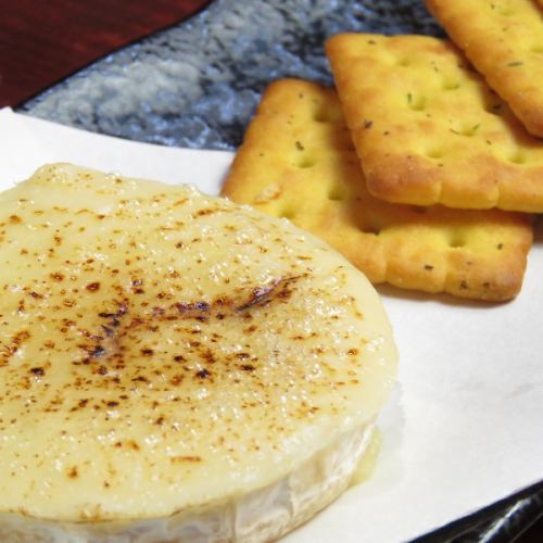 grilled camembert cheese