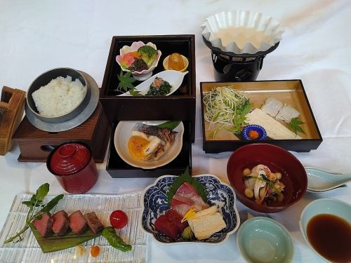 享受这个季节的奢华。大师级匠人打造的怀石料理