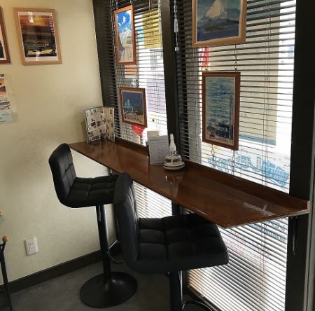 With the establishment of a new counter (for two people), it is now possible to eat in for a short time (within about 15 minutes).Soft drinks are also available.You cannot use the restroom.We are planning to cook bread for light meals in the future.Please feel free to ask us when you visit us.