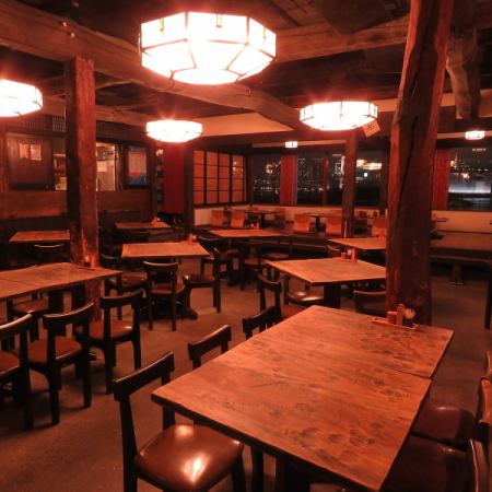 最大112名入る店内は広々として開放的！お席は臨機応変に対応できますので、貸切、宴会、ご家族でのお食事会など、様々なシーンでご利用できます。ぜひお気軽にご相談を♪