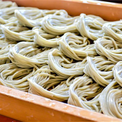 名物＜へぎ蕎麦＞