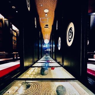 最多可容納 30-34 人！也可包場◎情侶席在名站約會很受歡迎★可容納從2人到大型聚會的各種聚會♪提供價格合理的無限暢飲和美食套餐♪許多套餐在名古屋名站的女子派對和聯誼會中非常受歡迎！名古屋名站包廂居酒屋約會女生聚會生日紀念日