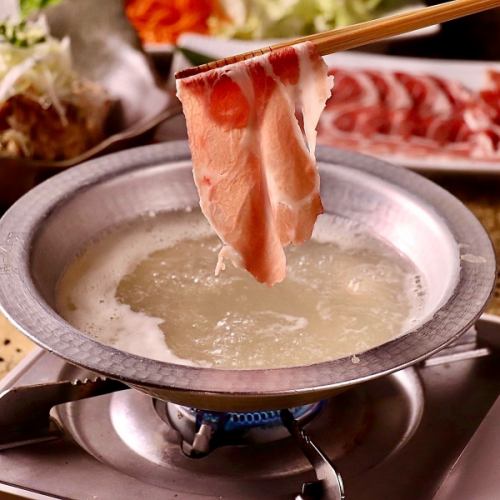 [Weekdays 3 hours all-you-can-drink included] Enjoy chestnut pork shabu-shabu with clam broth, all-you-can-drink, and 8 dishes total [Mikazuki] 4,000 yen