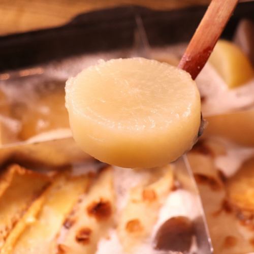 Founded in 1812, the seventh generation owner Tarobei uses dried bonito flakes to create the ultimate oden.