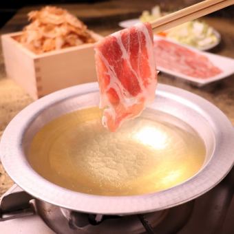 Lunchtime only: All-you-can-eat and drink! 8 dishes including bonito flake broth chestnut pork shabu-shabu and all-you-can-drink for 3500 yen.