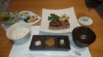 (Lunch & Dinner) Kuroge Wagyu beef steak set 4,620 yen