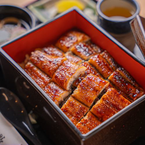 ≪イチオシの大人気メニュー！シンプルにうえ野の鰻を存分に味わえる≫ うな重（特重） ￥4,500（税込）