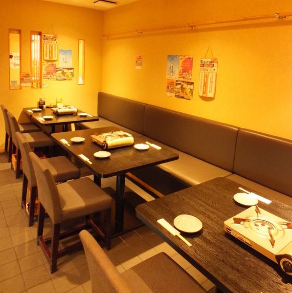 Table seats for 2 to 4 people.This is recommended when returning from work or when dining with a small number of people 宴会 Banquet up to 27 people OK ♪