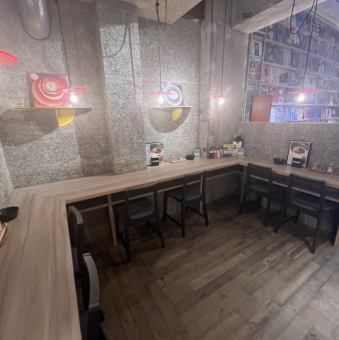 We also have counter seats available where you can relax even if you are alone.Not only are you welcome to come here for a meal, but you are also welcome to come here for a quick drink after work!