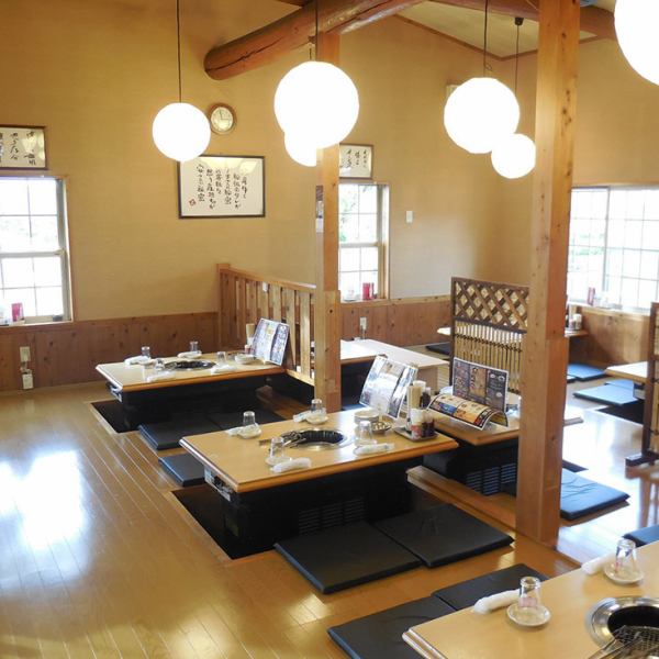 The digging kotatsu seat with a sense of cleanliness allows you to relax and enjoy your meal with your family and date ☆