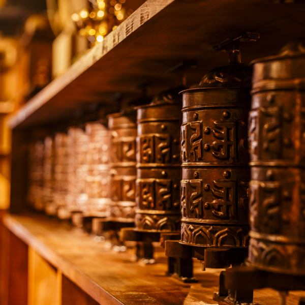 【充满异域风情的时尚空间】餐厅内部点缀着传统的尼泊尔装饰,营造出绝佳的氛围。最近,许多顾客选择这里作为约会和闺蜜聚会的场所。在时尚的环境中享用美味佳肴。