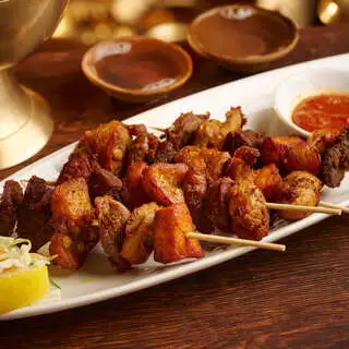 【120分食べ飲み放題】前菜3種食べ放題◆伝統料理セクワを堪能 アジアンBBQコース3500円(税込)