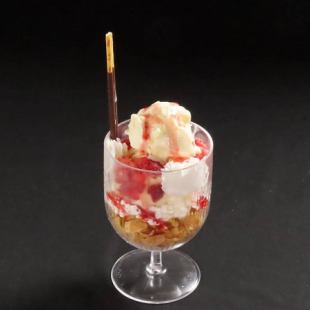 イチゴパフェ