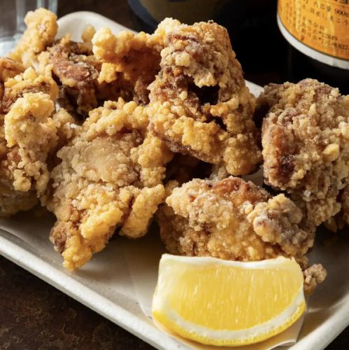 じっくり漬け込み＆2度揚げで仕上げた人気のからあげ