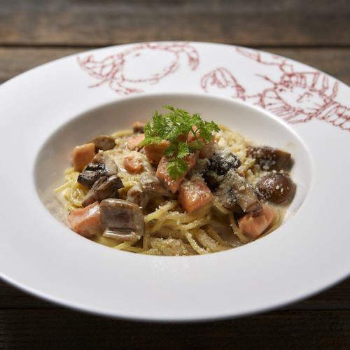 サーモンとポルチーニの贅沢クリームパスタ(10/1~)
