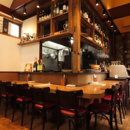 おひとり様でもお気軽にご利用頂けるカウンター席