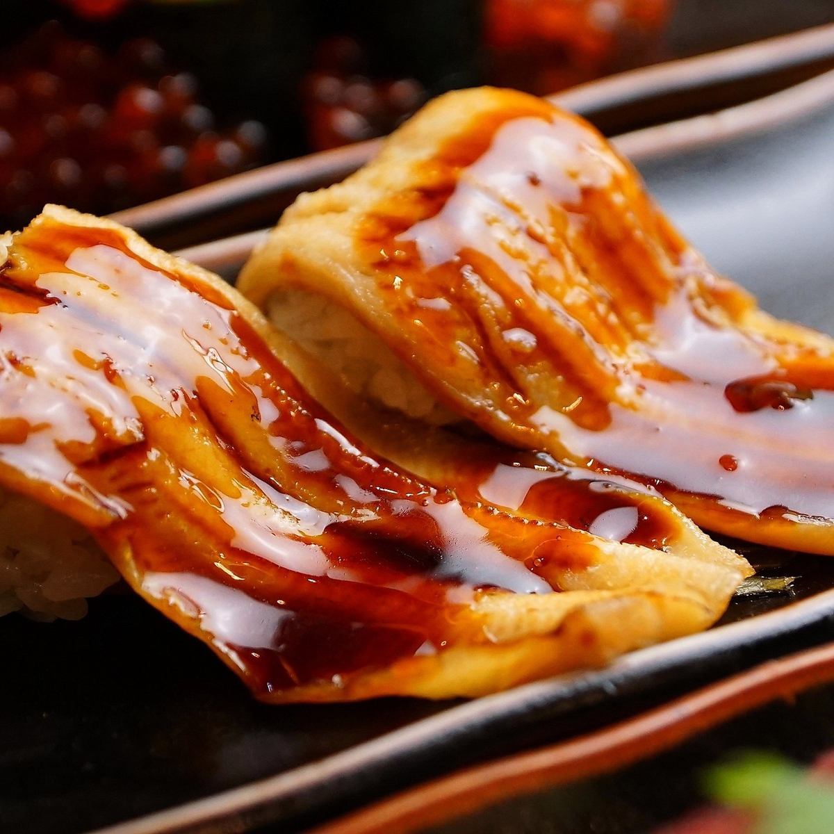 ネタが溢れる特大寿司を大判振る舞い!カウンター席充実♪