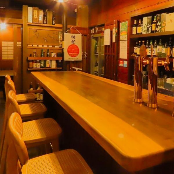 ≪ご新規のお客様も大歓迎!人気のお席です≫1名様から気軽にお越しいただける人気のカウンター席!!利き酒師があなた好みをチョイスします。お酒のラインナップ、特に日本酒は店主厳選の品々が多数揃えられています!普段楽しむお酒はもちろん新たなあなた好みのお酒に出会えること間違いなし。おすすめの逸品もご用意♪