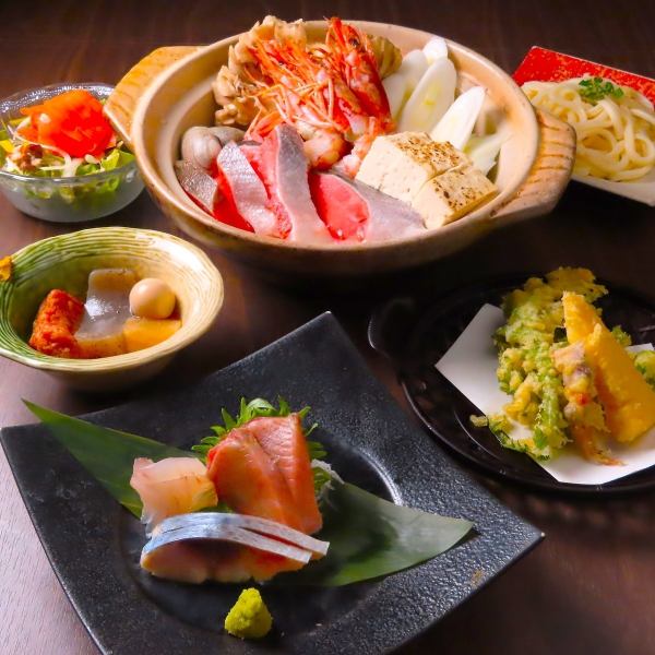 【旬のお造りと海鮮鍋付コース】幹事様大歓迎!〇いけ厳選お料理全6品+通常飲み放題120分付いたコースです。こちらは市場で直接仕入れる鮮魚のお造りなど絶品料理が6品のお料理コースとなります。 〇いけならではの贅沢なひと時をぜひご堪能ください!+1100円(税込)で日本酒20種プレミアム飲み放題へ変更可能!