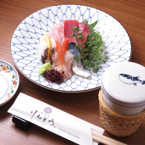 Assorted sashimi 5 types 1 serving 1320 yen (tax included)