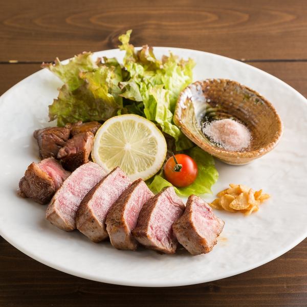 The A5 grade sirloin steak (150g) is 4,000 yen.Fillet (100g) 2950 yen, available to your liking.