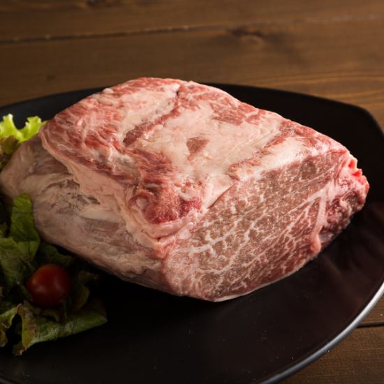 可以享用使用A5級肉的牛排的2小時無限暢飲套餐5,000日元～