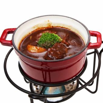 牛ホホ肉の赤ワイン煮