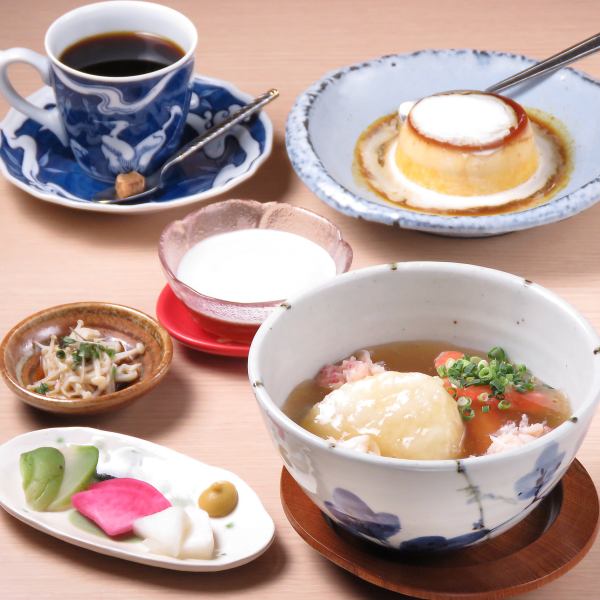 昼は喫茶店営業、ランチが人気です！