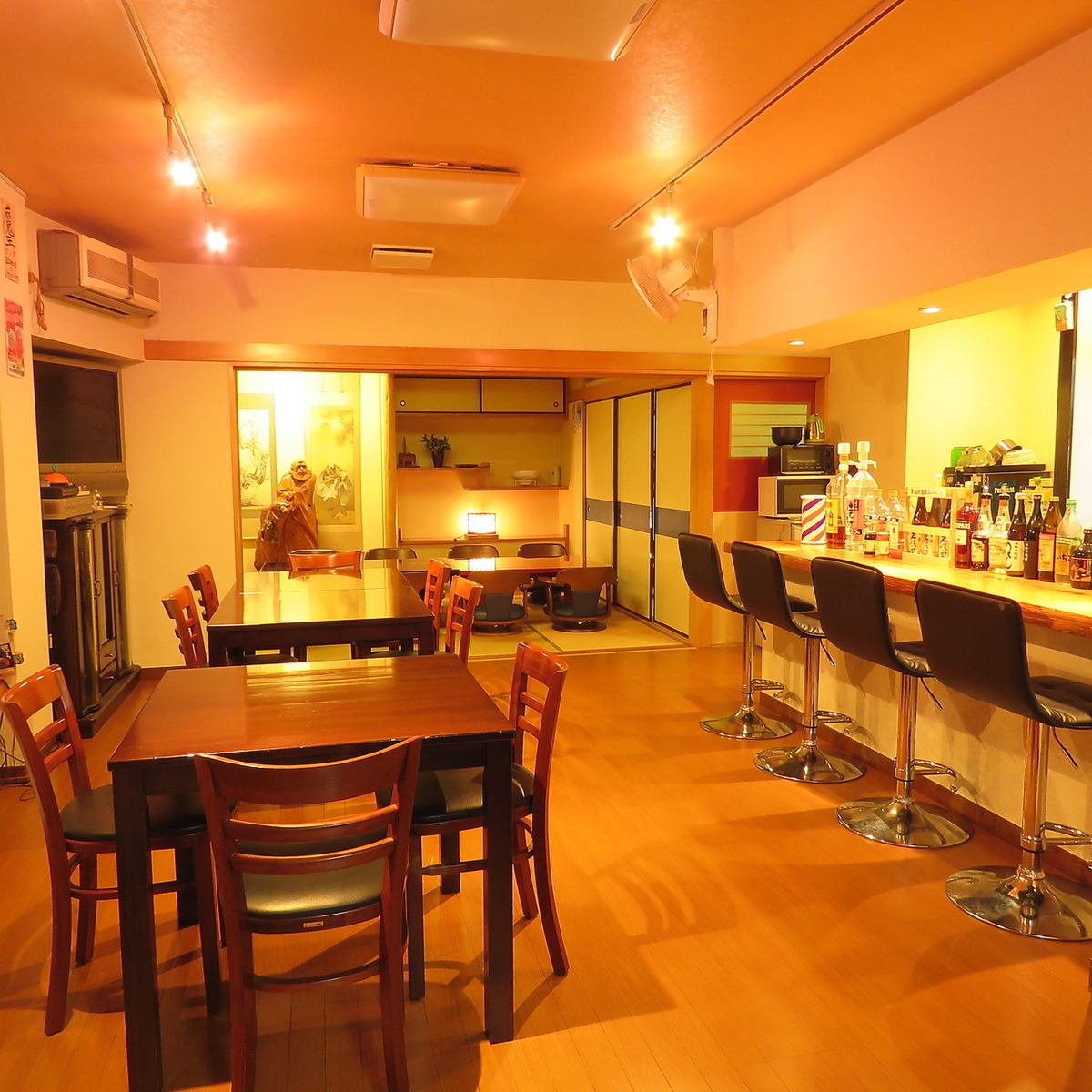 広々とした店内は落ち着いた雰囲気となっております◎